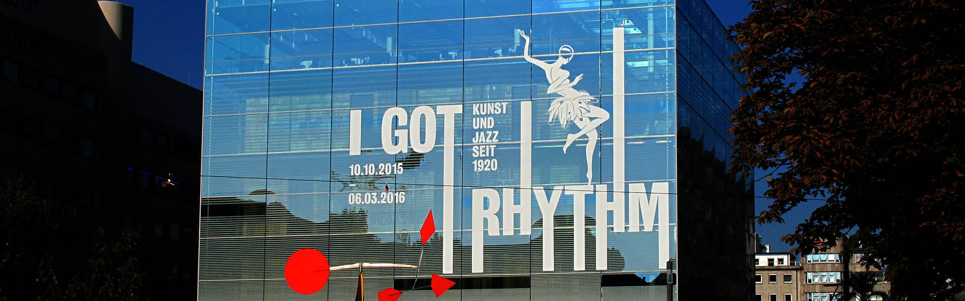 Folienschnitt: Beschriftung der Fassade des Kunstmuseum Stuttgart für die Ausstellung "I got rythm"