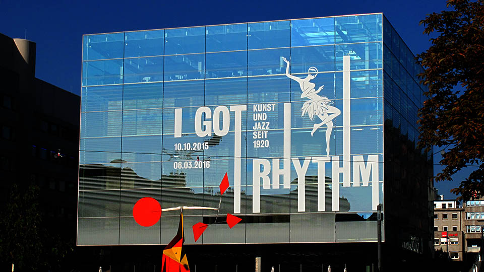 Folienschnitt: Beschriftung der Fassade des Kunstmuseum Stuttgart für die Ausstellung "I got rythm"