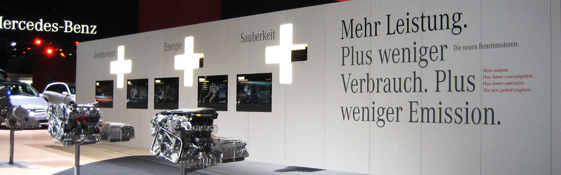 Wir beschriften Schaufenster, Messewände, Fassaden und Fahrzeuge