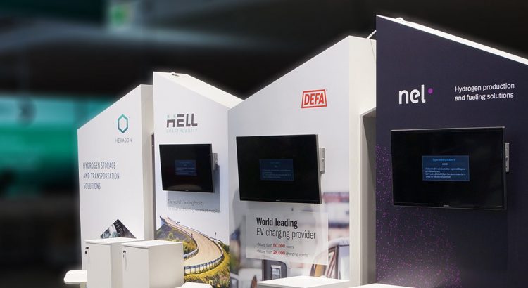 Drucken und Plotten von Klebefolien in Stuttgart für Messestände auf der EVS 30, 2017.