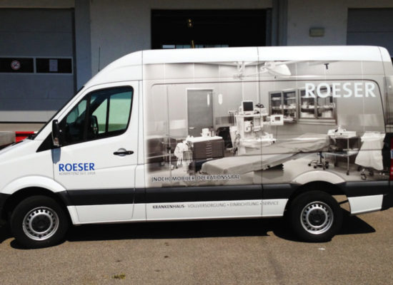 Werbung auf Transportern: Fahrzeugbeschriftung und Autofolierung für die Darstellung von Werbung auf Kfz