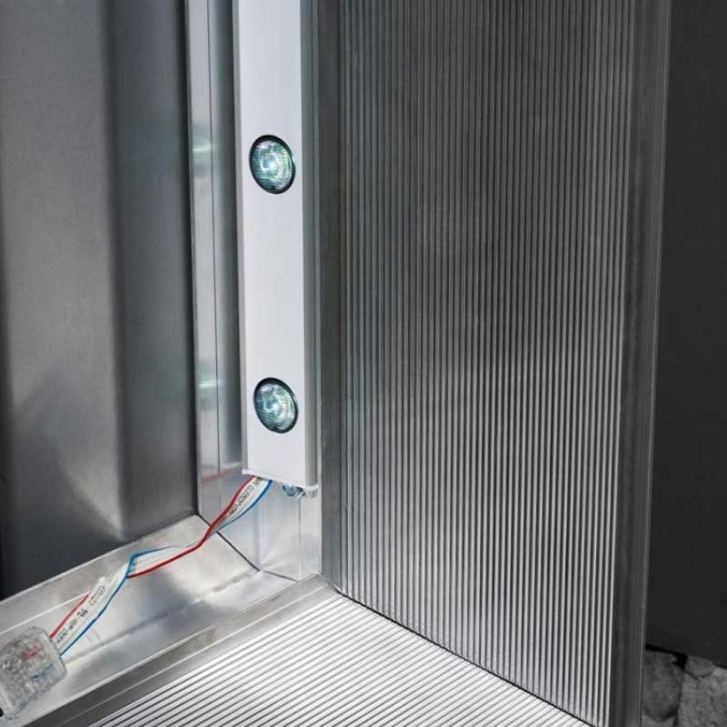 Tenso Frame vorbereitet für die Aufnahme von LED Leisten zur Beleuchtung