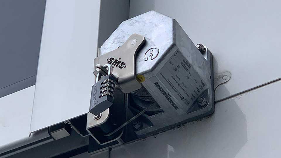 Werbelifter+: Sicherungssystem für die Sicherung Ihrer Werbebanner an Fassaden, Titelbild