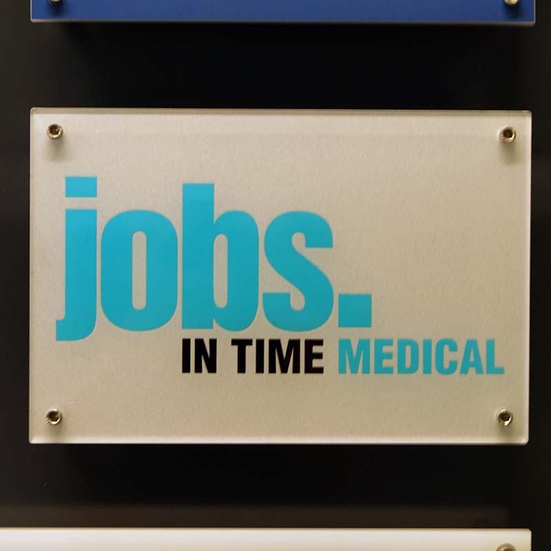 Firmenschild jobs in time medical, Fahrstuhl Lobby