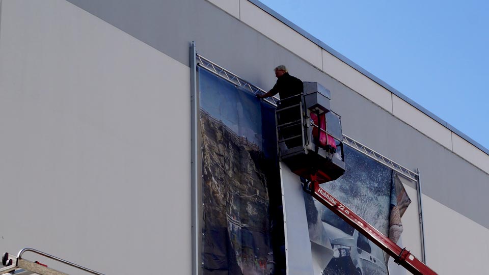 Montage von Werbeanlagen aller Art: Banneranlagen, Lichtwerbung, Werbetürme und Beschilderungen