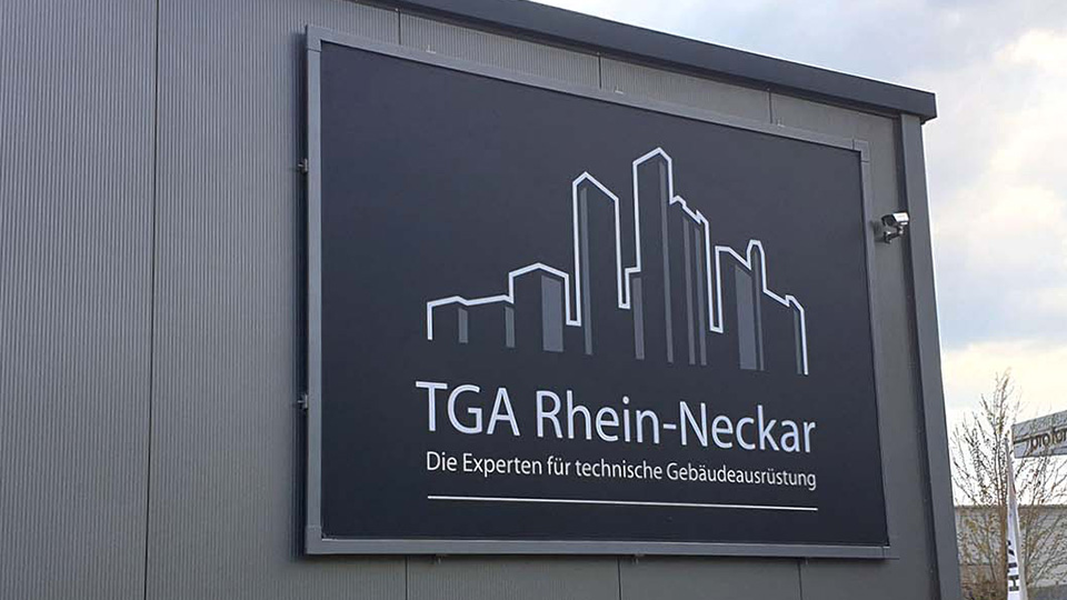 Gebäudewerbung: Außenwerbung die an Gebäuden befestigt wird, oder das Gebäude selbst Teil der Werbung wird.