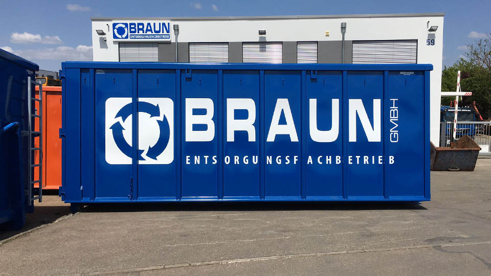 Produktion des Folienschnitt und Beschriftung der Container der Braun GmbH, Entsorgungsbetrieb.