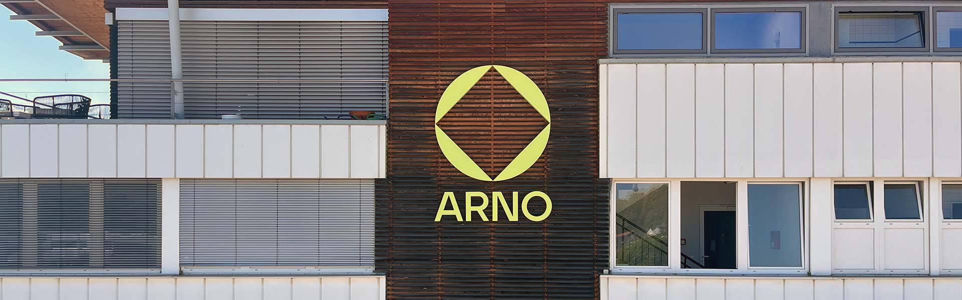 Logo und Firmenschild am Verwaltungegebäude der Arno GmbH, Wolfschlugen