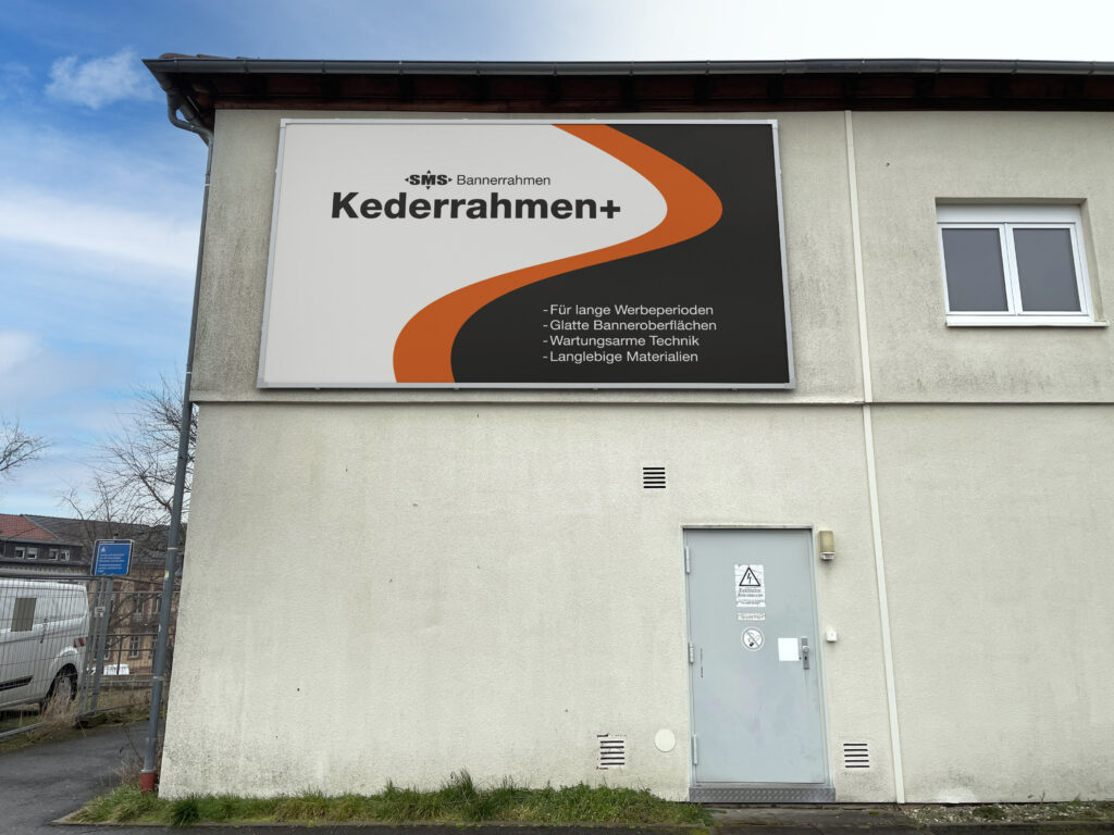 Dieses Foto zeigt das einen Teil des Gebäude des Hauptbahnhof Neustadt an der Weinstrae, an dem ein Kederrahmen+ fotorealistisch simuliert wurde, um den Kunden einen Eindruck des fertigen Produktes zu vermitteln.