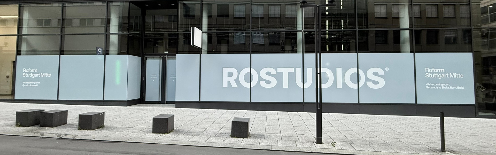 Referenz der Folierung der Schaufenster Storefront des Roform Fitness-Studios in Stuttgart Mitte für die Firma loom we are GC GmbH
