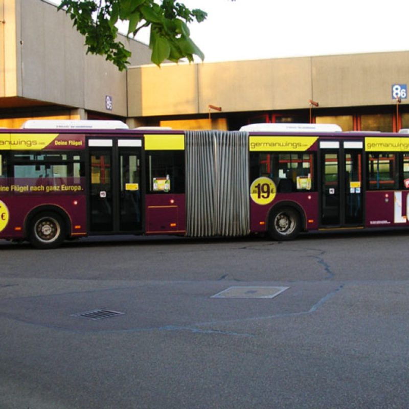 Werbung und Fahrzeugbeklebung von Bussen