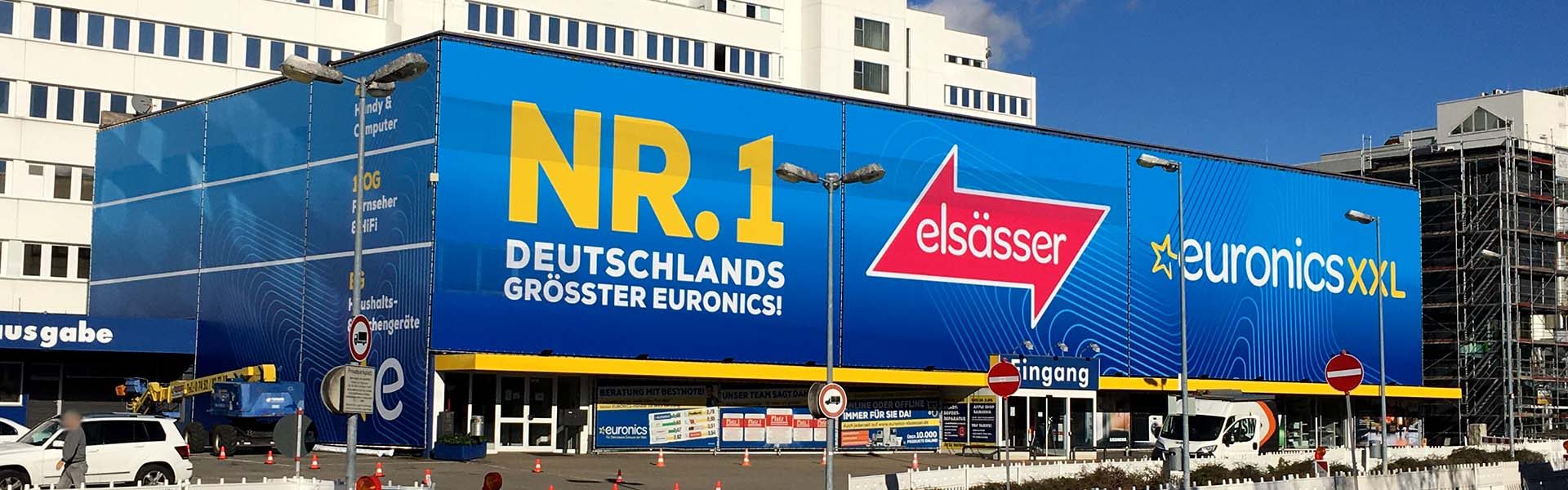 Fertig gestellte Erneuerung der Fassadenverkleidung bei Elsässer Euronics in Sindelfingen.