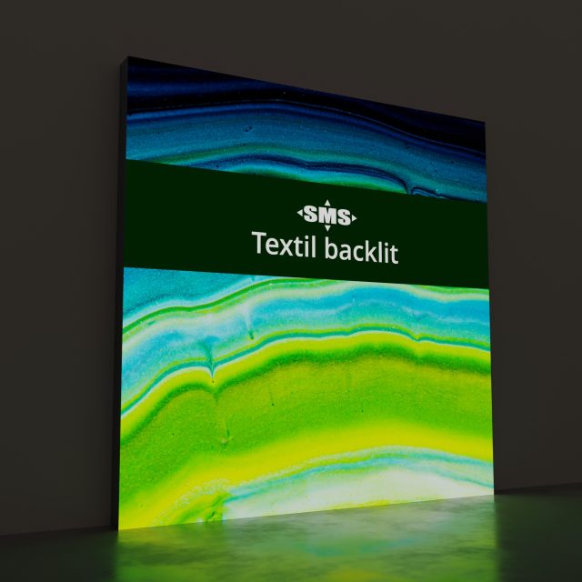 stoffbanner-textil-backlit-verwendungsbeispiel-1-wandmontage-2048x2048px-hinterleuchtet