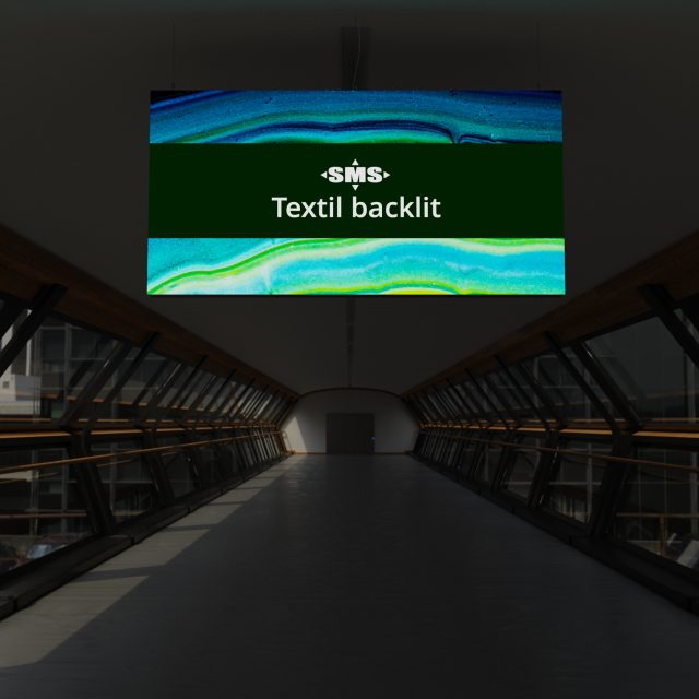 stoffbanner-textil-backlit-verwendungsbeispiel-3-abhangung-2048x2048px-frontbeleuchtet