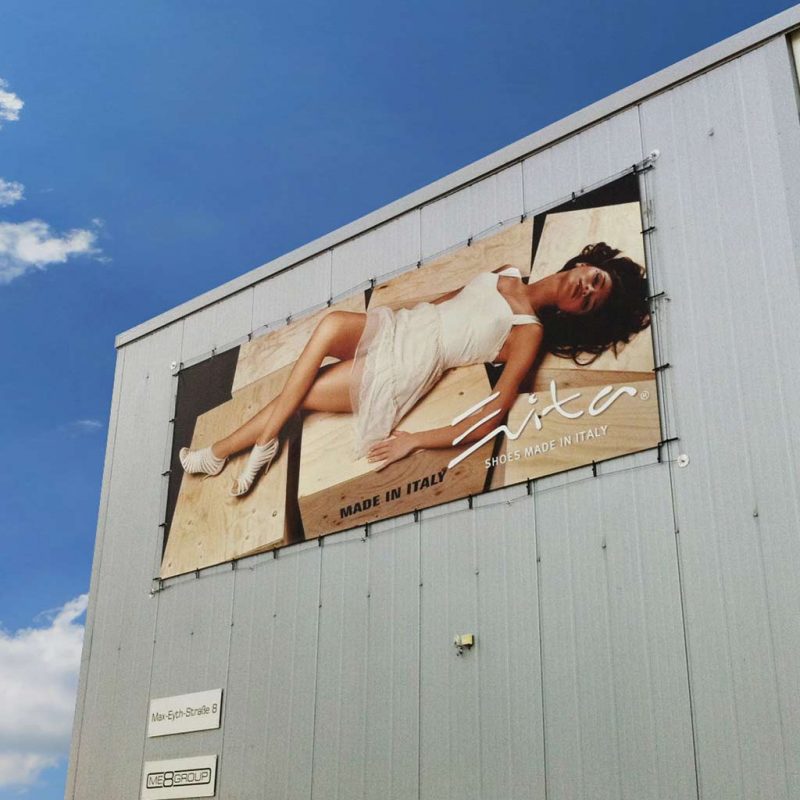 Wandbefestigung Außenwerbung Stahlseil System Wandbefestigung Außenwerbung Stahlseil System
