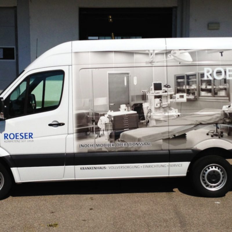 Werbung auf Transportern: Fahrzeugbeschriftung und Autofolierung für die Darstellung von Werbung auf Kfz